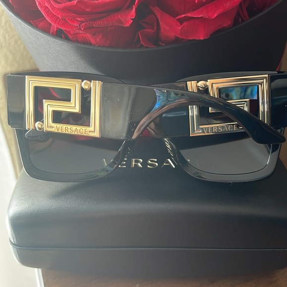 Versace Greca Sunglasses VE4402 - Picture 2 of 5